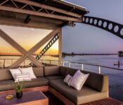Sonnenuntergang auf dem Hausboot auf dem Chobe-Fluss